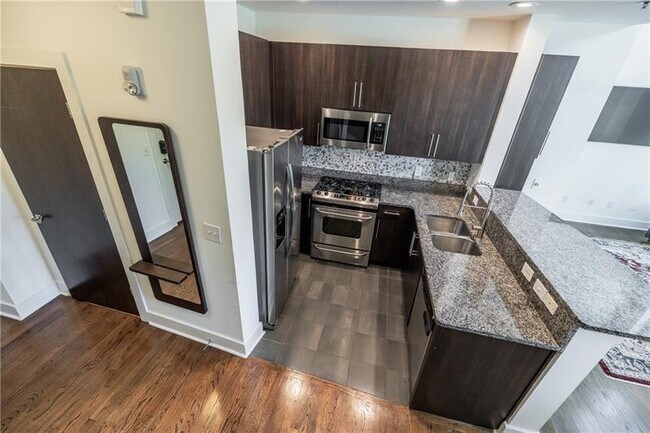 Building Photo - 1221 Caroline St NE