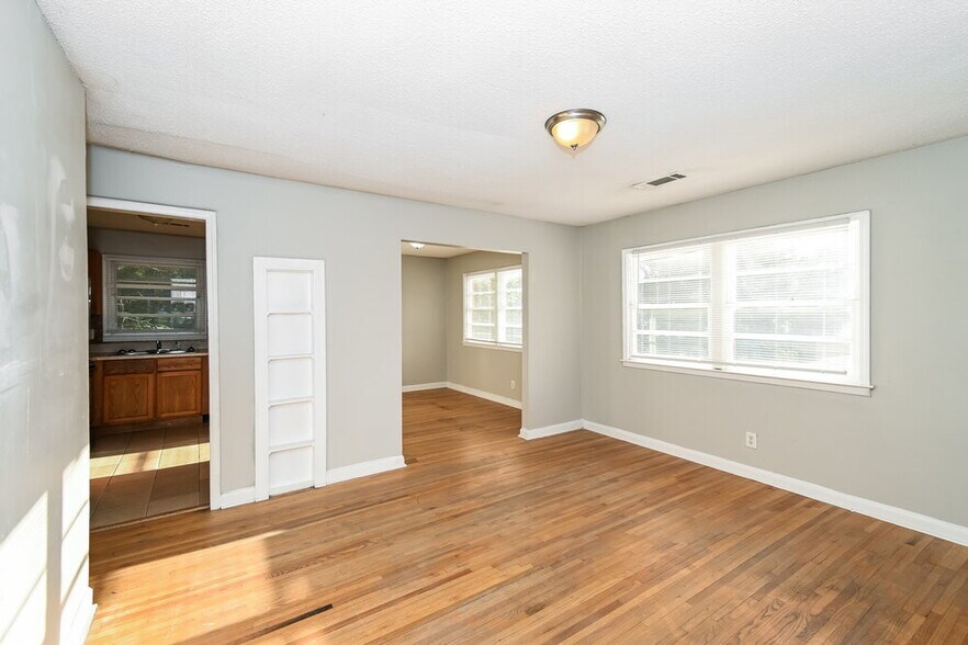 Building Photo - 3990 Rutgers Dr SW