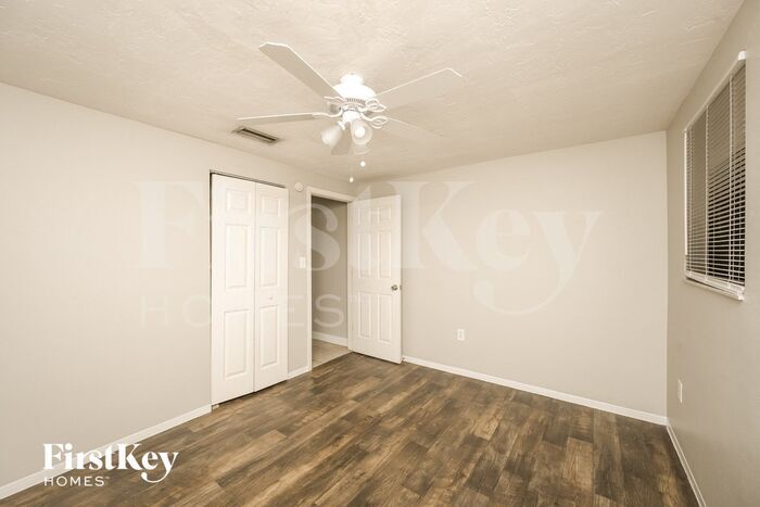 Building Photo - 8215 Winthrop Dr