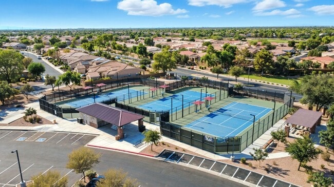 Building Photo - Fully Remodeled 2BR + Den in Trilogy at Po...