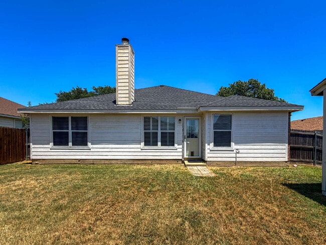 Building Photo - 3 Bed, 2 Bath Home in Burleson, TX