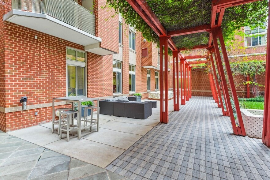 Building Photo - 1000 New Jersey Ave SE