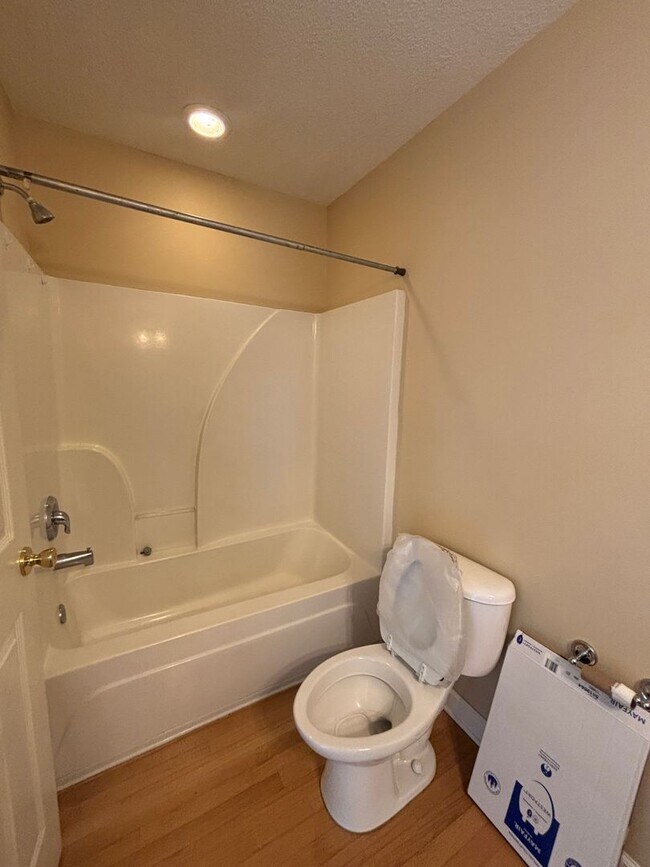 Building Photo - **MANAGERS SPECIAL 250 OFF FIRST MONTH REN...