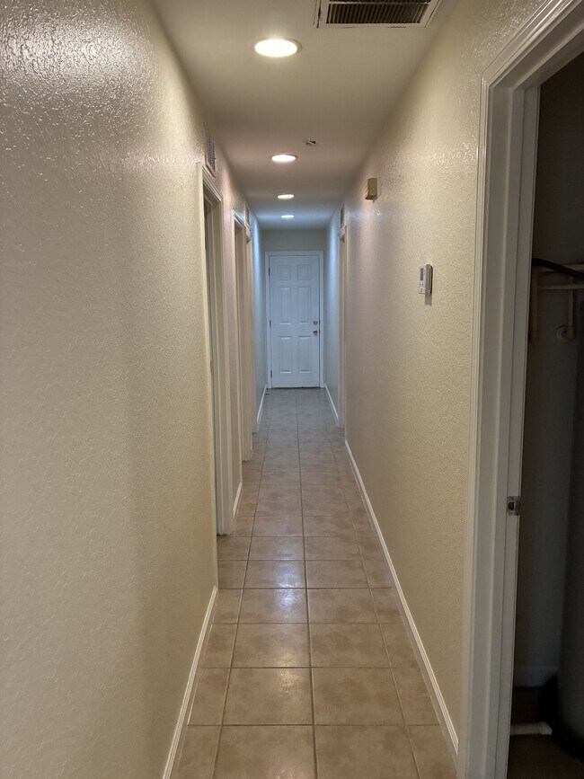 Building Photo - 6039 E Adams St