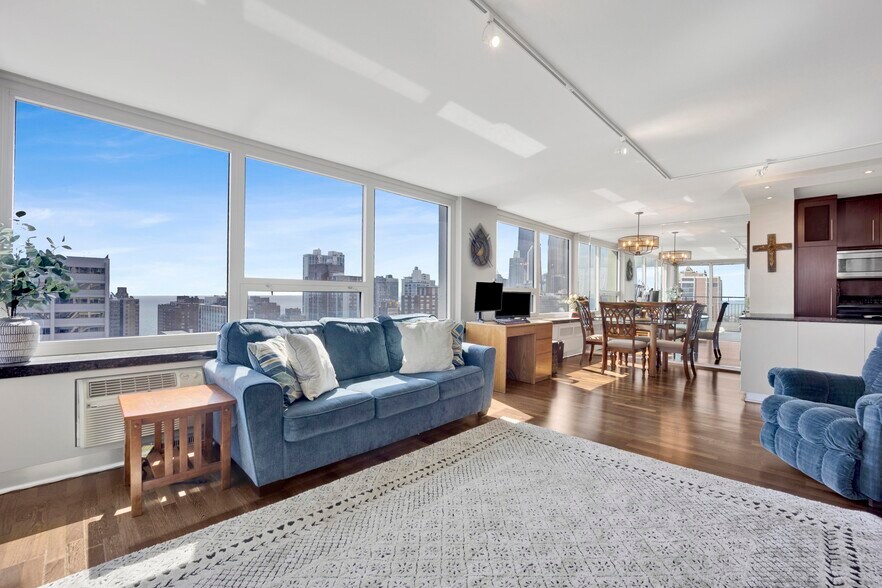 Living room - 88 W Schiller St