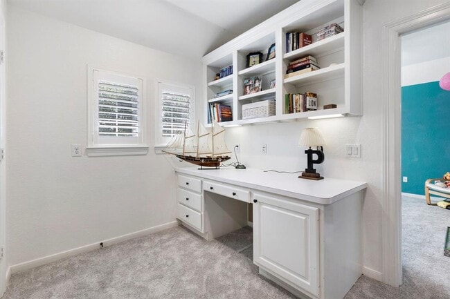 Building Photo - 99 W Hullwood Cir