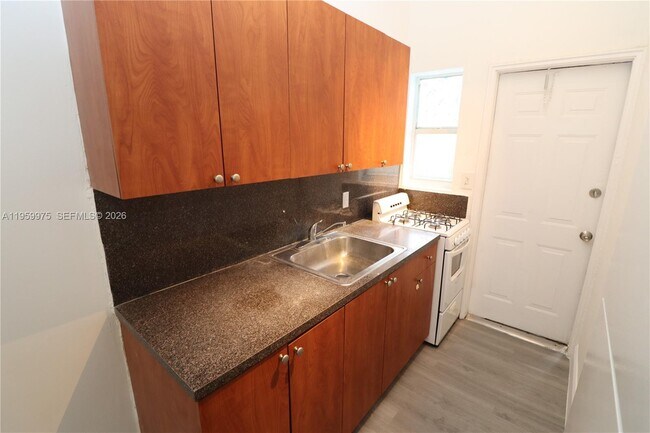 Building Photo - 835 83rd St