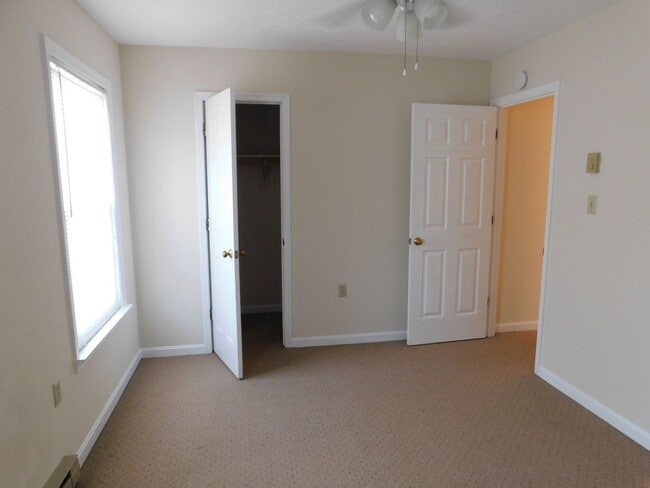 Building Photo - Townhouse Available