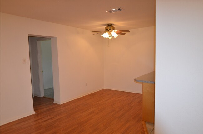 Building Photo - 9902 Trailway Dr