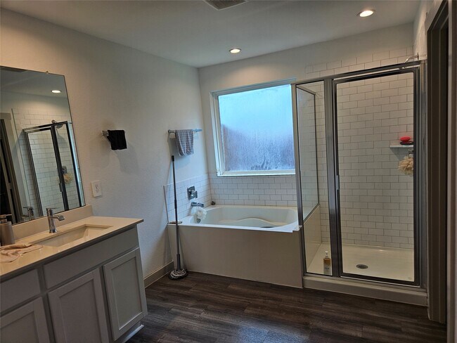 Building Photo - 7831 Murciana Dr