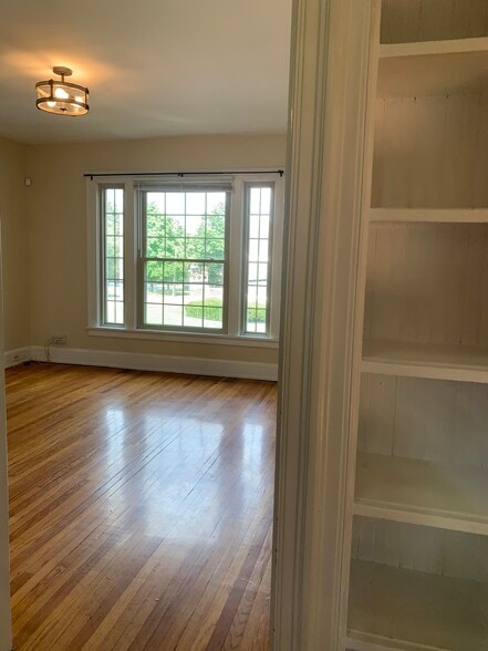 Building Photo - 931 Nassau St