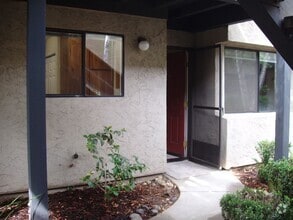 Building Photo - Centrally Located Condo in Nice Complex