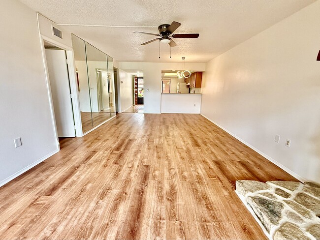 Building Photo - 141 Lakeside Dr