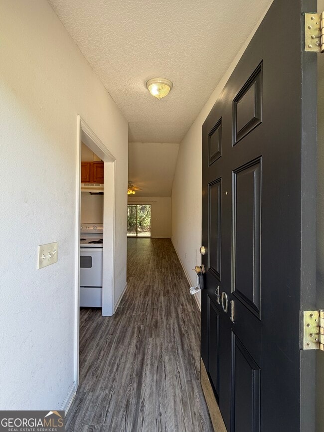 Building Photo - 401 Lawnwood Ct