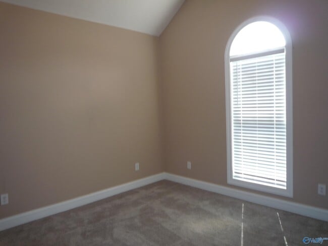 Building Photo - 16656 Bellewood Dr
