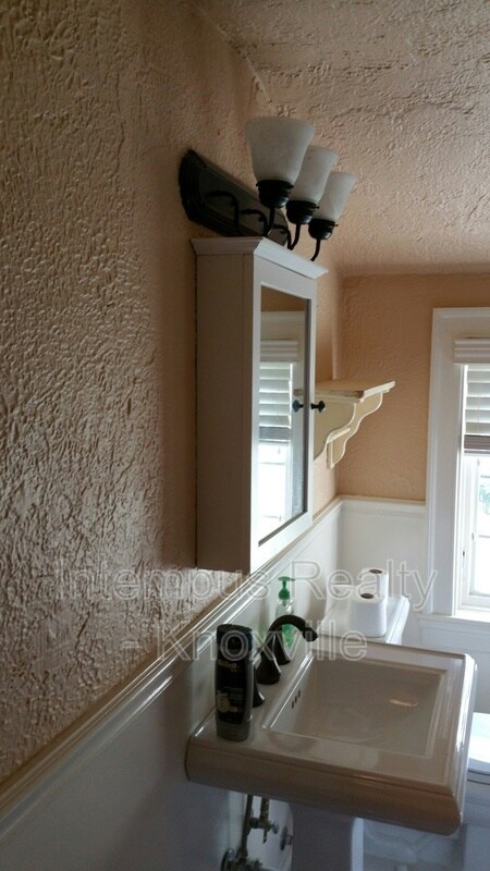 Building Photo - 2103 Fairmont Blvd