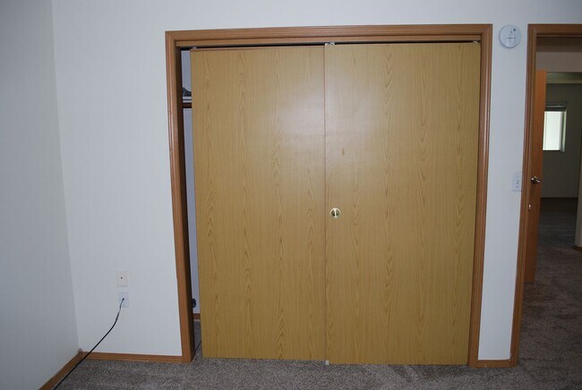 Building Photo - 1716 S Eagleson Rd