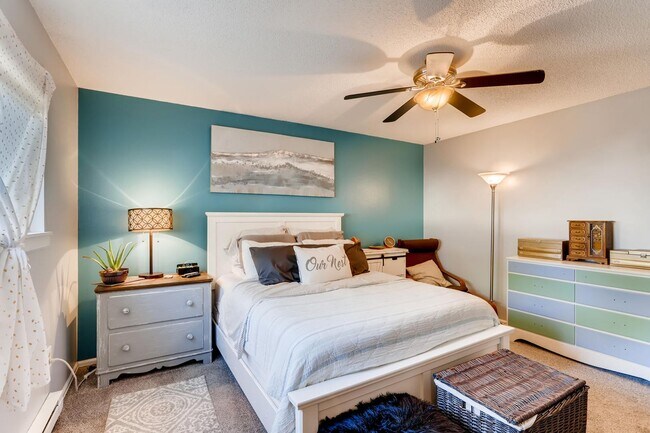 Building Photo - Bright & Cozy 3-Bedroom in the Heart of Longmont!