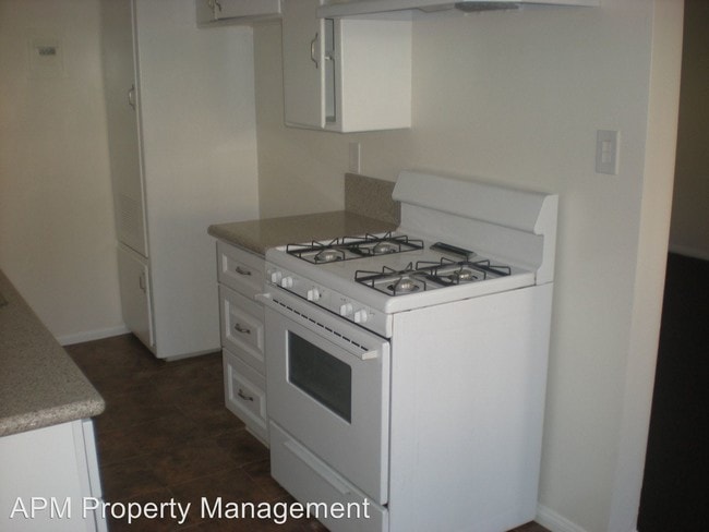 Building Photo - 1156-1156 W Valencia Dr