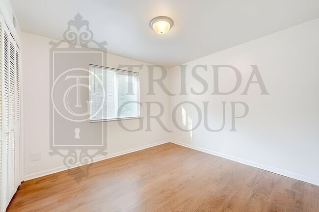Building Photo - Avail July 1: 2BR Apt in Crafton, 1 Off Street Parking, AC, W/D included, Quartz Countertops, DW,...