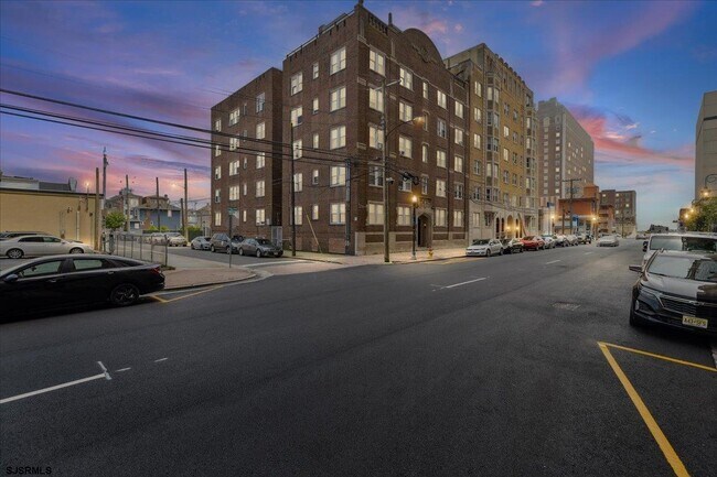 Building Photo - 33 S Iowa Ave