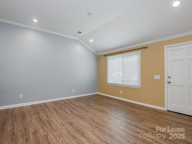 Building Photo - 325 Clearbrook Rd