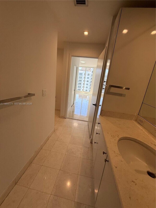 Building Photo - 901 Brickell Key Blvd