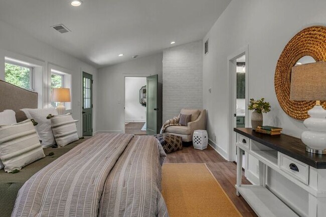 Building Photo - Secluded Remodeled Madison House