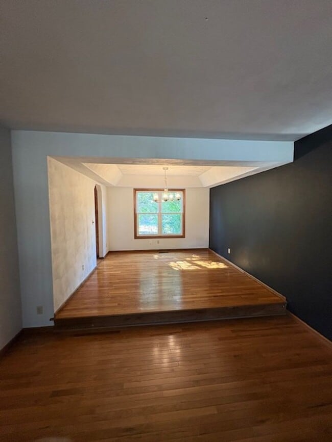 Building Photo - Beautiful Home in Peoria just off of University St. 3 Bedroom / 3.5 Bath