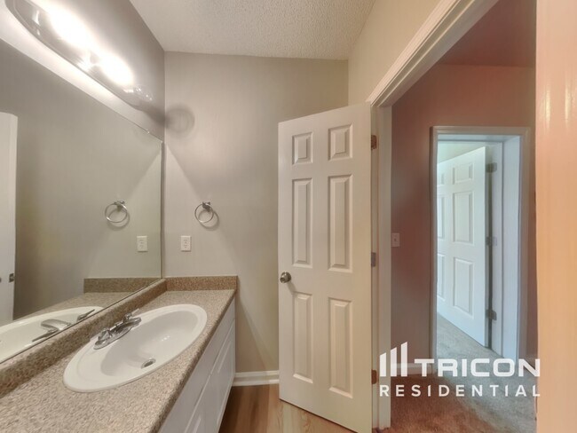 Building Photo - 5419 Village Ridge