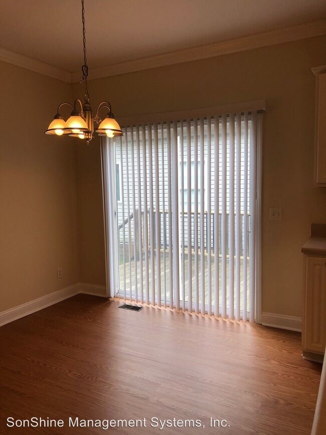 3 br, 2 bath House 904 Orion Hills Ct. 904 Orion Hills Ct Effingham