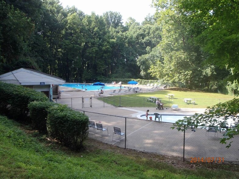 Pool - 4422 Forest Glen Ct