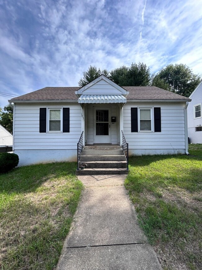Building Photo - Adorable 2 BR home - Convenient to all thi...