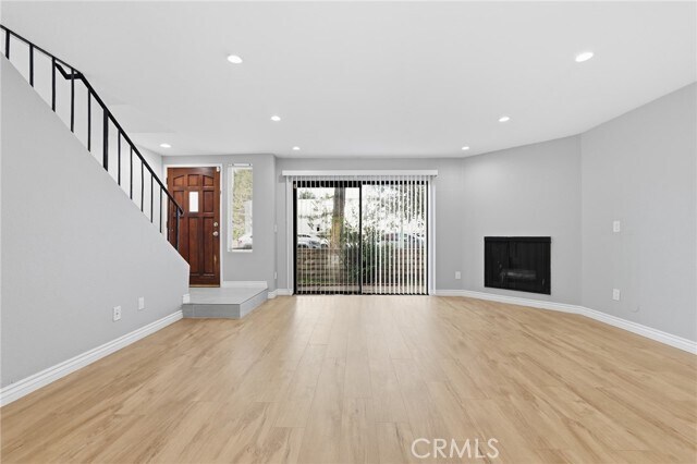 Building Photo - 8633 Balboa Blvd