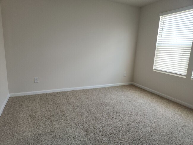 Building Photo - 304 Paratrooper Ln