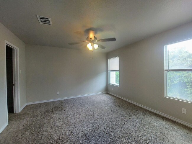 Building Photo - $300 OFF Move IN!! Beautiful townhome! 3 B...