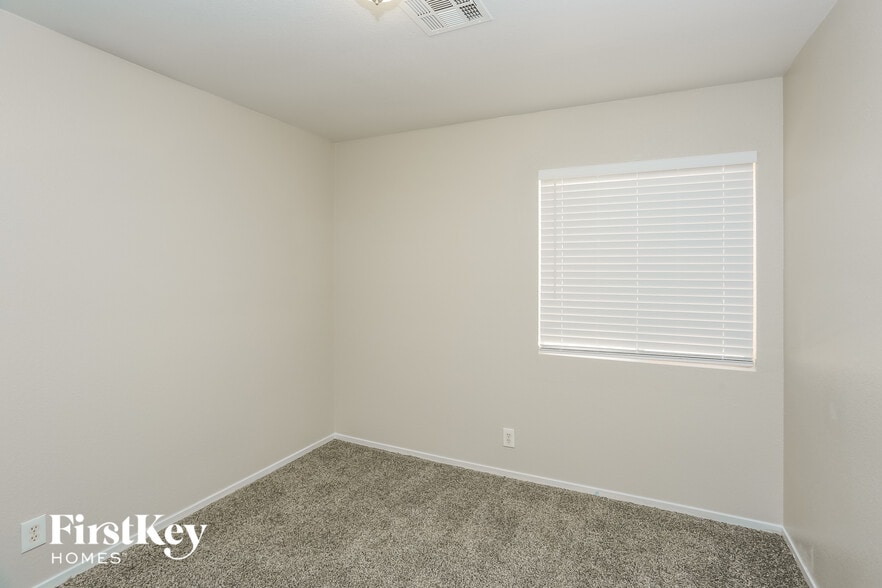 Building Photo - 3452 Canter Dr