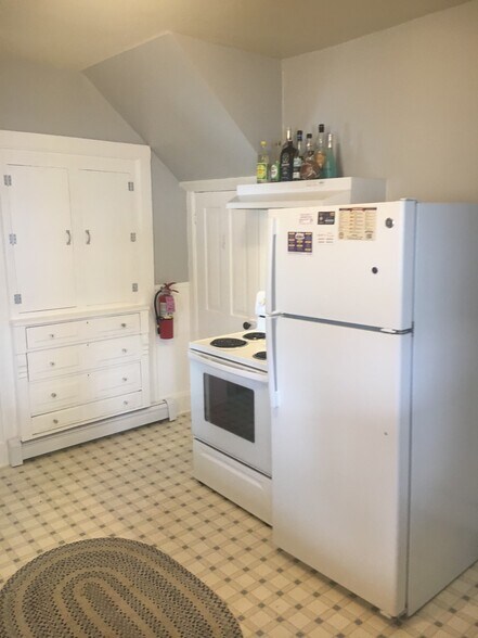 Building Photo - 258 Lee St