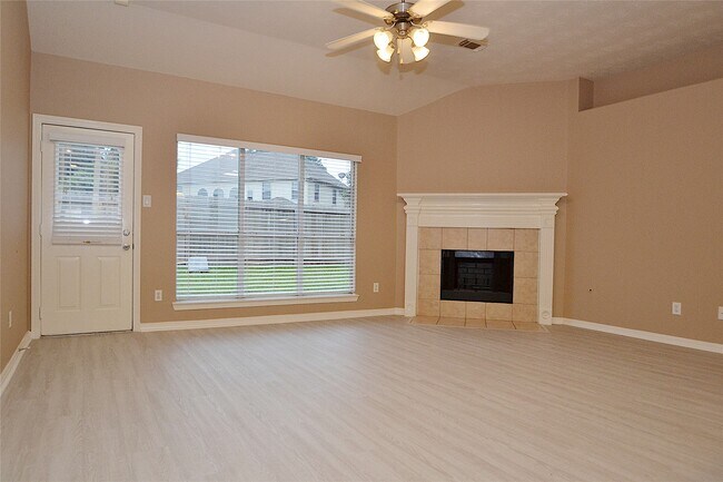 Building Photo - 19222 Aquatic Dr