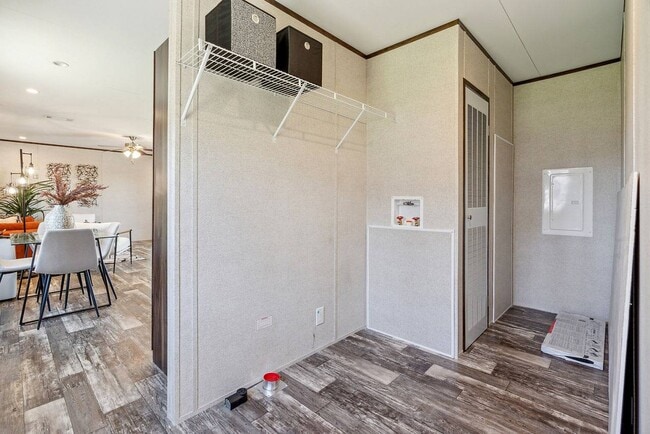 Building Photo - 22 Parkview Dr