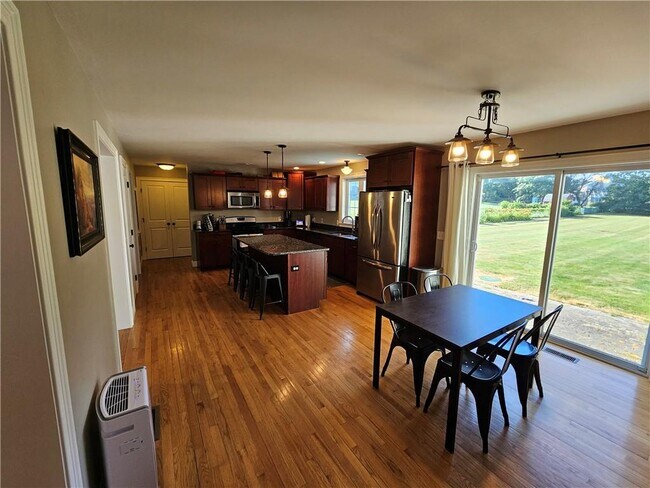 Building Photo - 18 Vanderbilt Ln