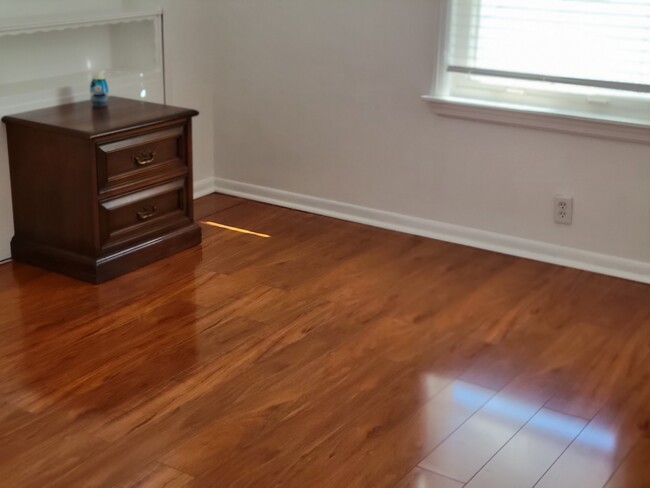 upstairs bedroom 2-2 - 53 S Westview Ave