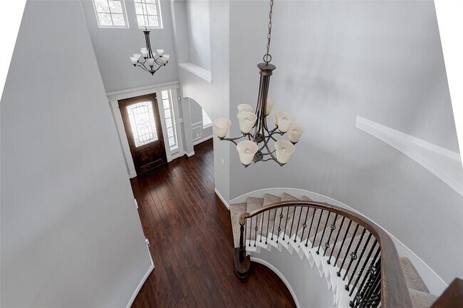 Building Photo - 46 Sandwell Place