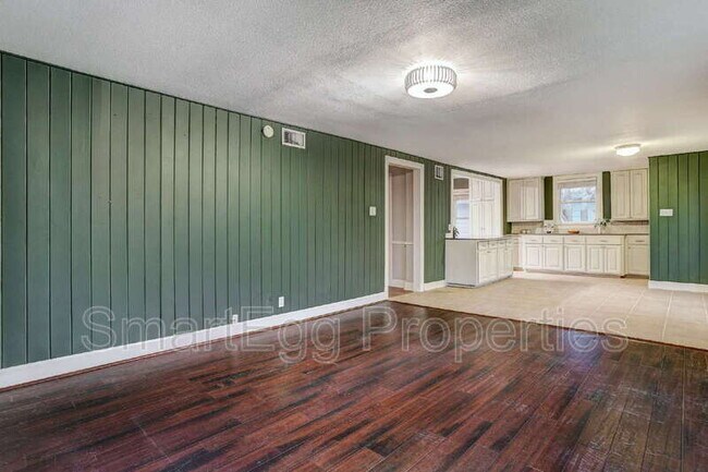 Building Photo - 1309 E 13th St