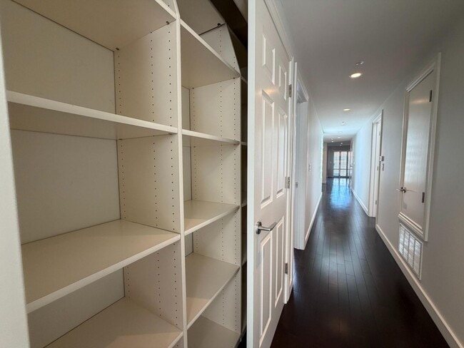 Building Photo - Luxury Pacific Heights 3BD/2.5BA with Private Rooftop Deck