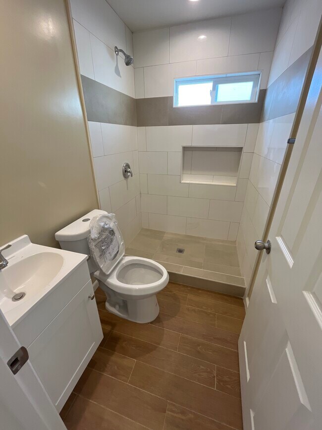 Building Photo - 4858 Palm Ave