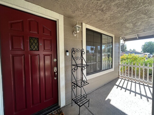 Building Photo - Beautiful 3 Bedroom 2 Bath Home in Redlands!