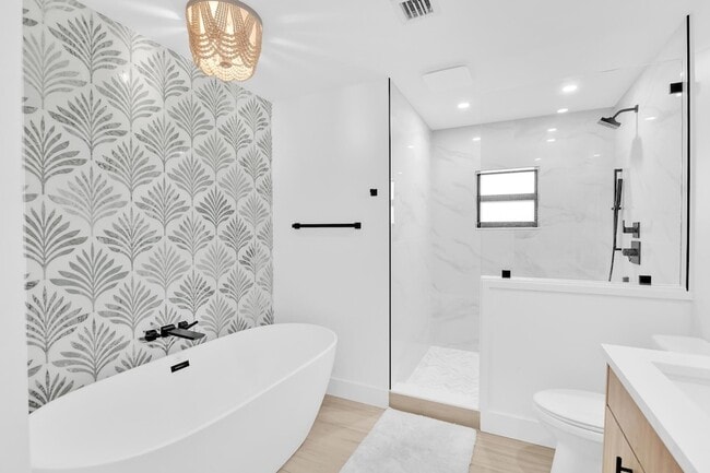 Building Photo - 3210 Palm Dr