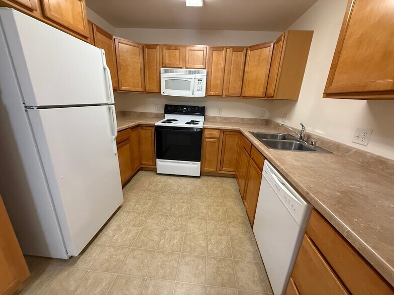 Building Photo - 1205 Temple Dr