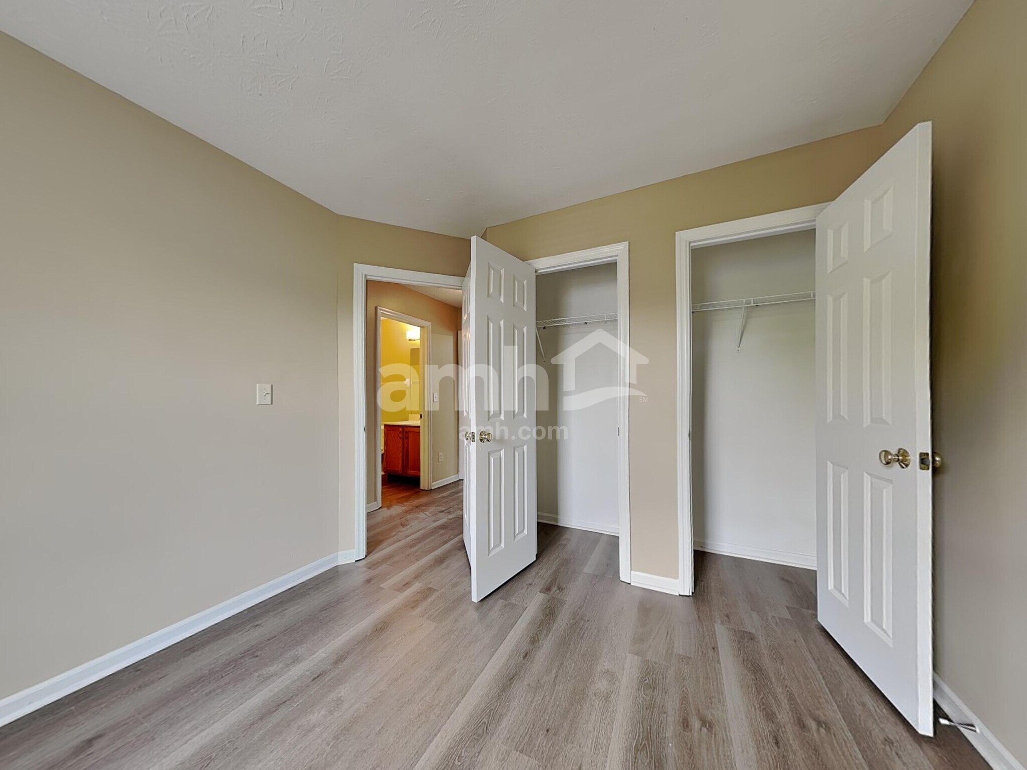 Building Photo - 161 Lakeview Dr